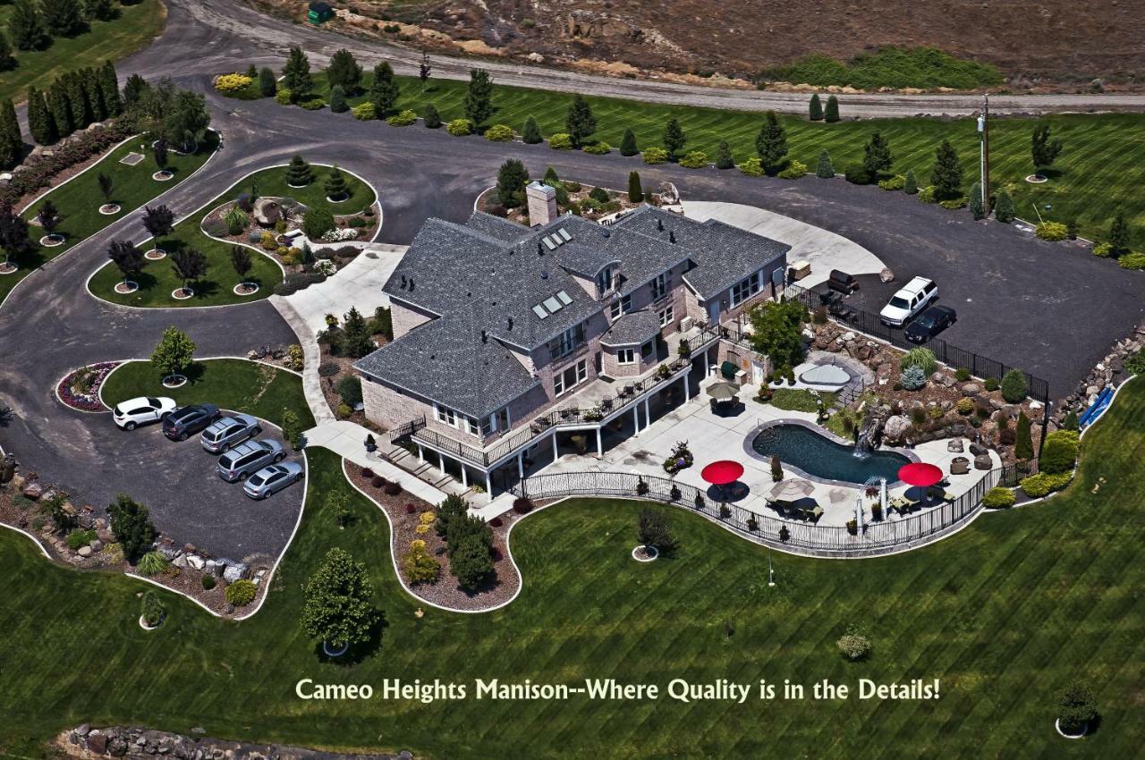 לינה וארוחת בוקר Touchet Cameo Heights Mansion And The Vine Fine Dining Restaurant מראה חיצוני תמונה