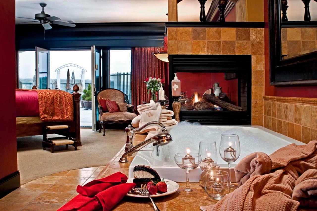 לינה וארוחת בוקר Touchet Cameo Heights Mansion And The Vine Fine Dining Restaurant מראה חיצוני תמונה
