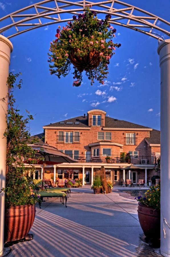 לינה וארוחת בוקר Touchet Cameo Heights Mansion And The Vine Fine Dining Restaurant מראה חיצוני תמונה