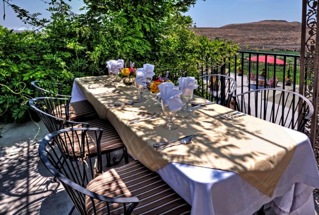 לינה וארוחת בוקר Touchet Cameo Heights Mansion And The Vine Fine Dining Restaurant מראה חיצוני תמונה